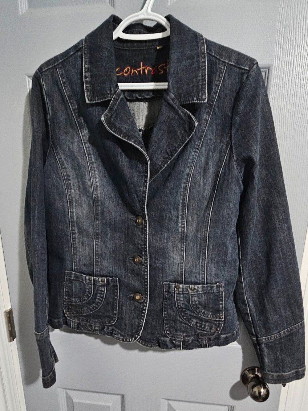 Jean jacket contrast